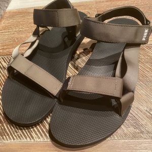 Strappy Sport PINK Sandals Green size L Olive